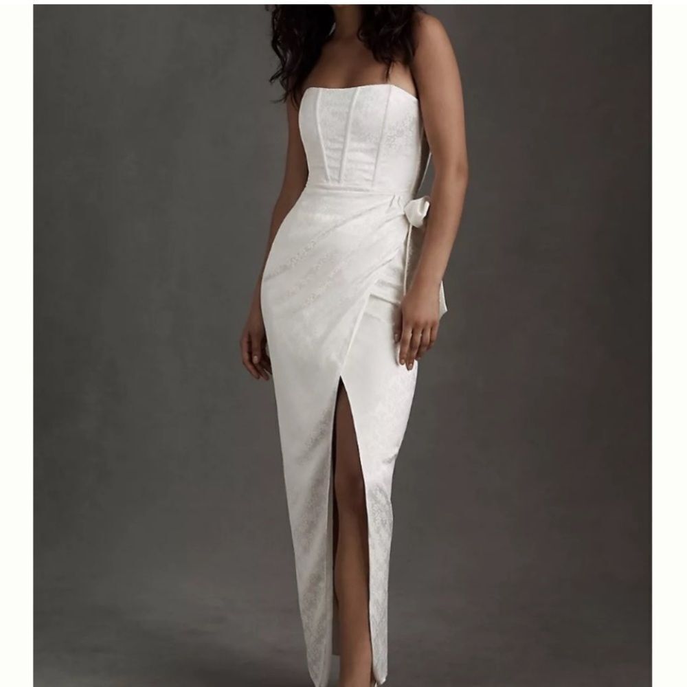 V. Chapman June Corset Front
Slit Gown Ivory size 6
